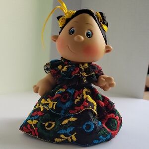 Mexican doll, from Chiapas, with embroidered dress and braided woven with decora